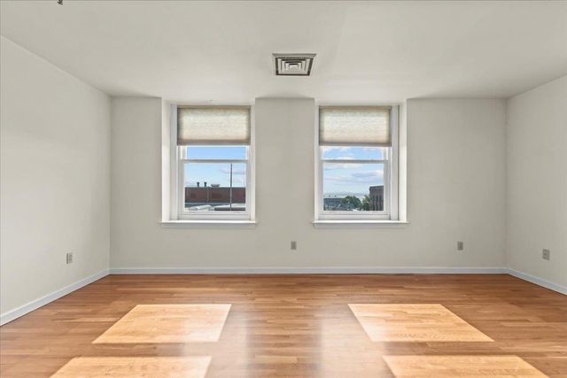 131 Main St Apt 302, Burlington, VT 05403