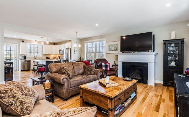 42 Green Road, Newmarket, NH 03857