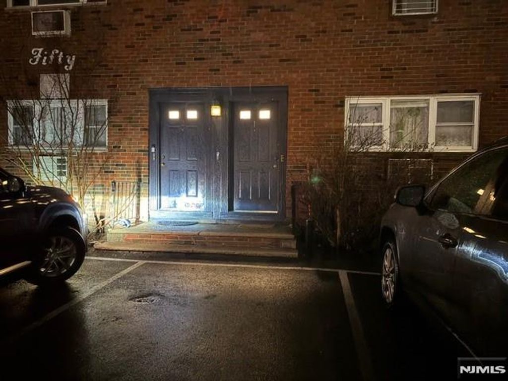 50 Main Street Apt 2A, Lodi, NJ 07644