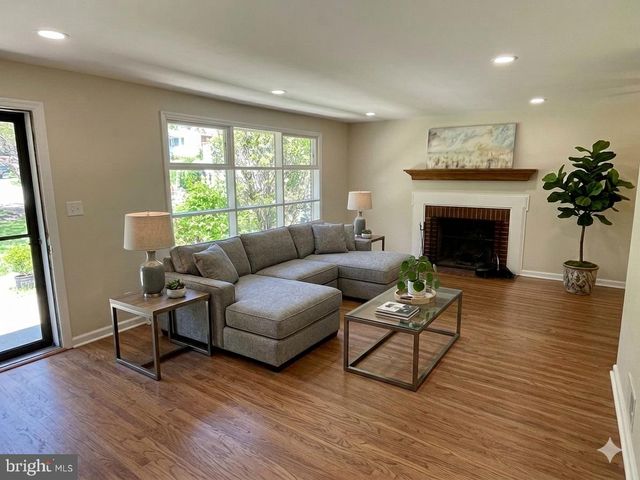 10 YORKTOWN AVE, West Chester, PA 19382
