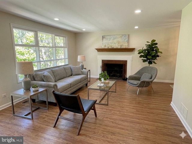 10 YORKTOWN AVE, West Chester, PA 19382