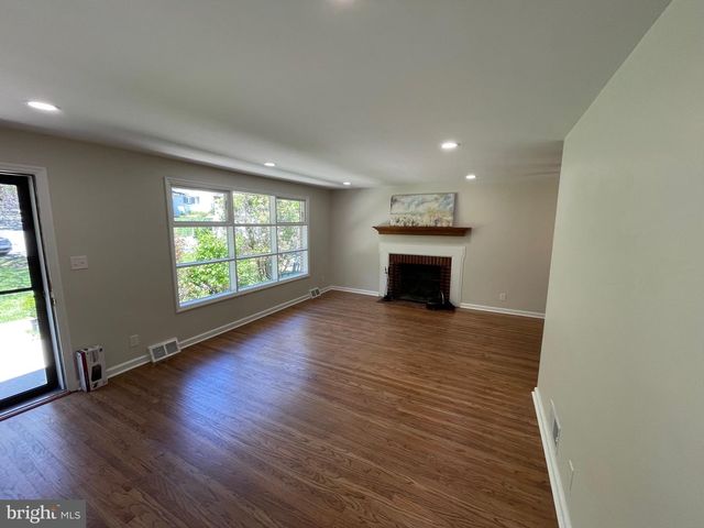 10 YORKTOWN AVE, West Chester, PA 19382