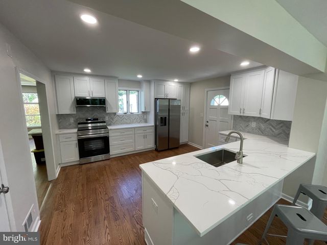 10 YORKTOWN AVE, West Chester, PA 19382