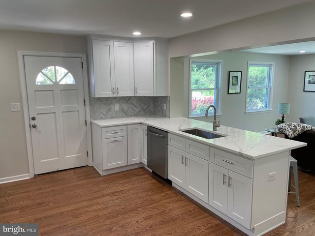 10 YORKTOWN AVE, West Chester, PA 19382