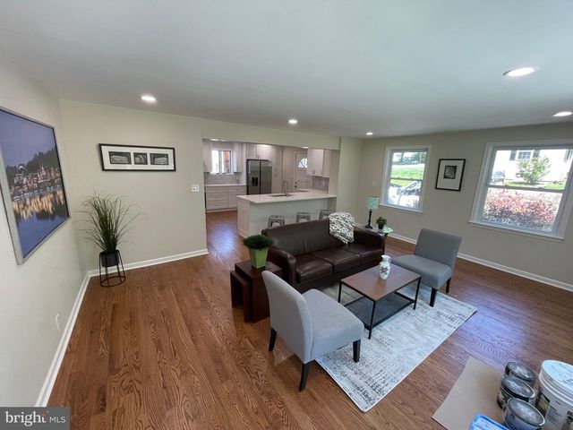 10 YORKTOWN AVE, West Chester, PA 19382