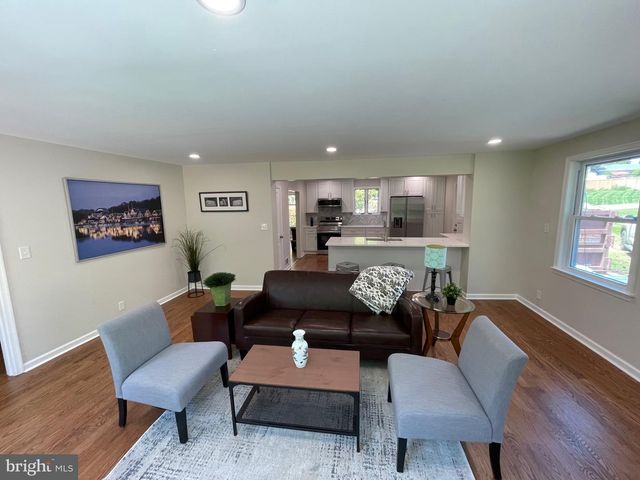 10 YORKTOWN AVE, West Chester, PA 19382