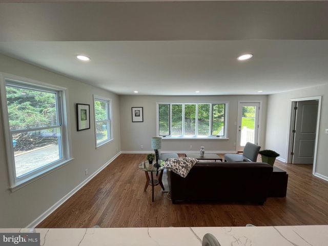 10 YORKTOWN AVE, West Chester, PA 19382