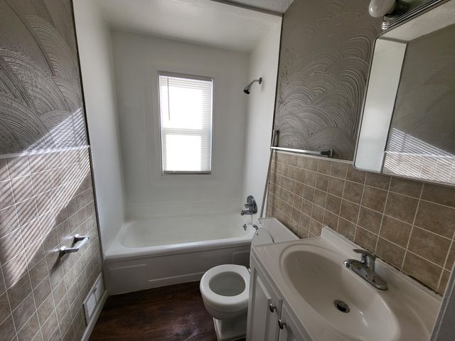 420 E Meyers Avenue, Hazel Park, MI 48030