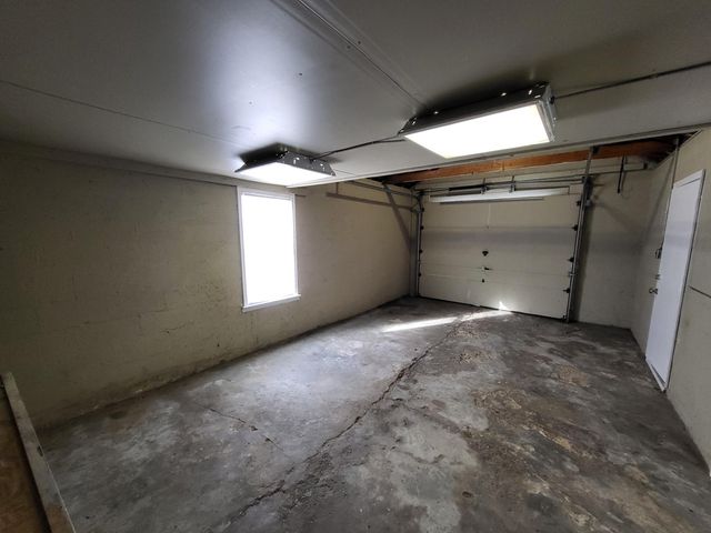 420 E Meyers Avenue, Hazel Park, MI 48030