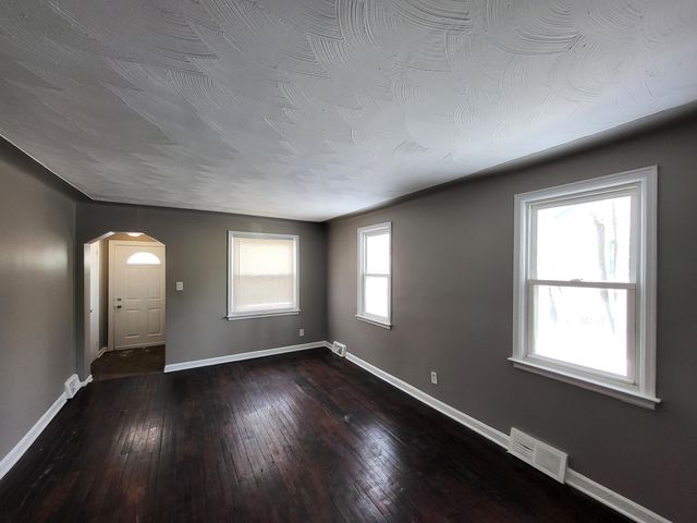 420 E Meyers Avenue, Hazel Park, MI 48030