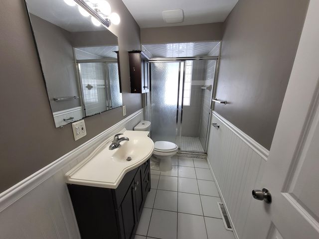 420 E Meyers Avenue, Hazel Park, MI 48030