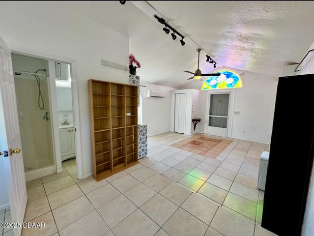 1104 Jacaranda Ave, Daytona Beach, FL 32118