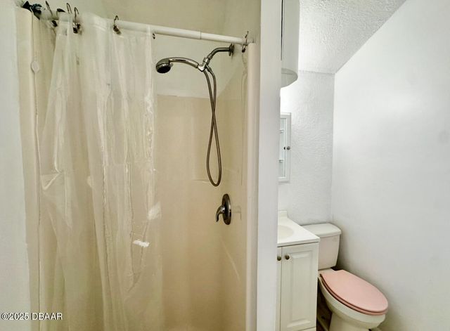 1104 Jacaranda Ave, Daytona Beach, FL 32118