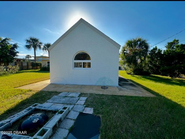 1104 Jacaranda Ave, Daytona Beach, FL 32118
