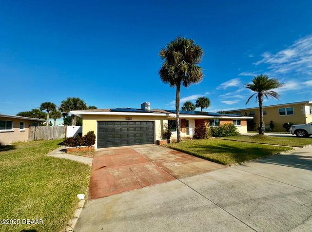 1104 Jacaranda Ave, Daytona Beach, FL 32118