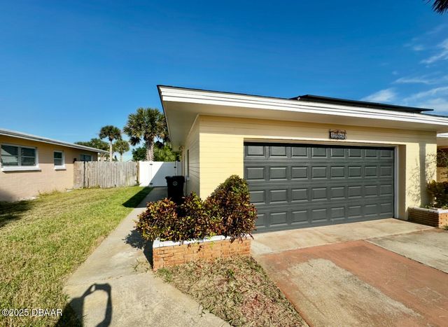 1104 Jacaranda Ave, Daytona Beach, FL 32118