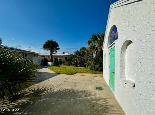 1104 Jacaranda Ave, Daytona Beach, FL 32118