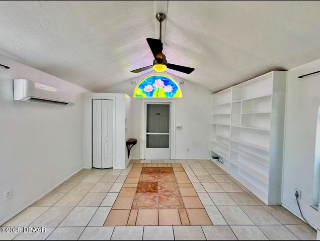 1104 Jacaranda Ave, Daytona Beach, FL 32118