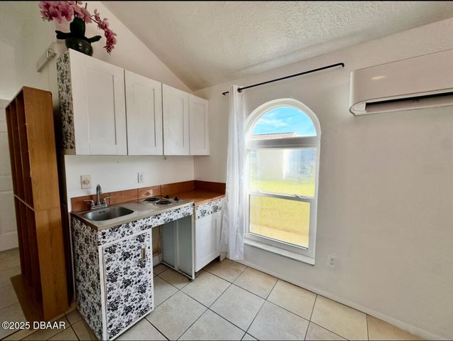 1104 Jacaranda Ave, Daytona Beach, FL 32118