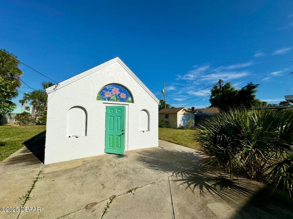 1104 Jacaranda Ave, Daytona Beach, FL 32118