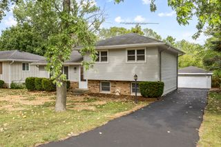 1214 BURR Street, Lake In The Hills, IL 60156