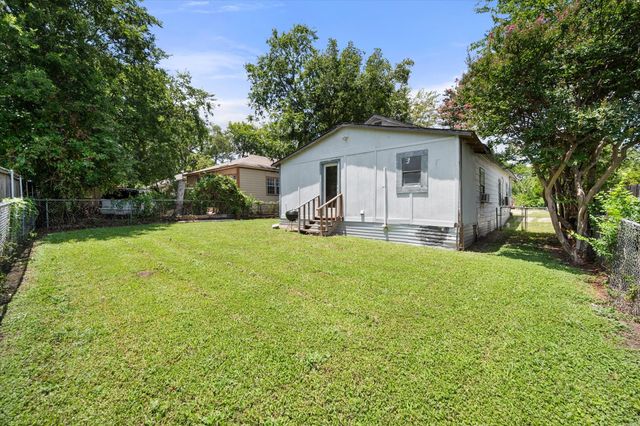 109 E Tyler Street, Ennis, TX 75119