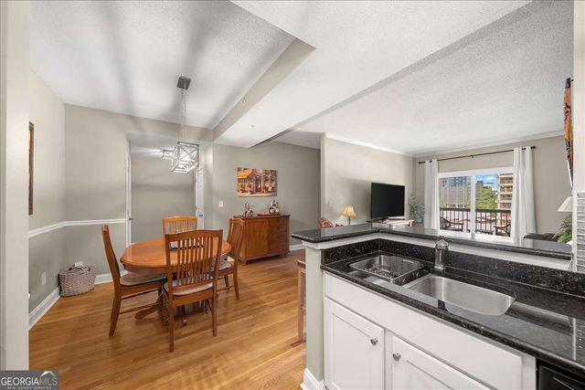 1074 Peachtree Walk NE B401, Atlanta, GA 30309