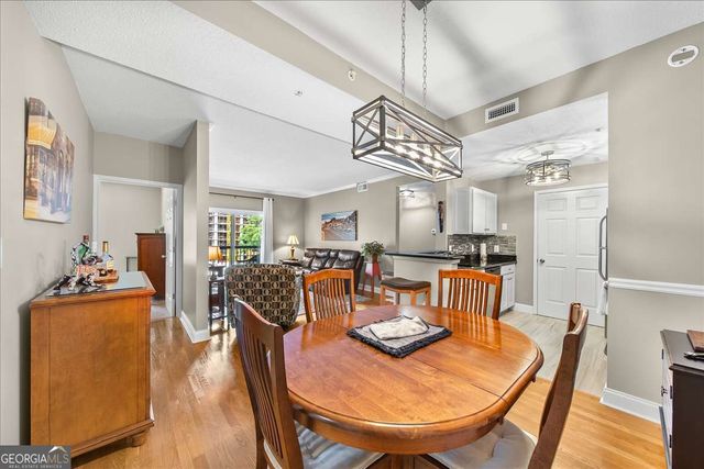 1074 Peachtree Walk NE B401, Atlanta, GA 30309