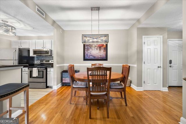 1074 Peachtree Walk NE B401, Atlanta, GA 30309