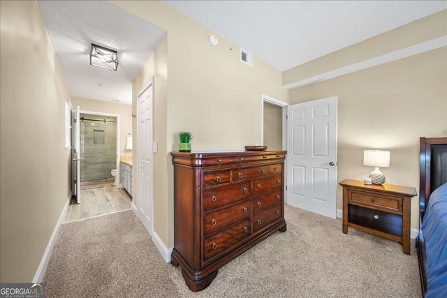 1074 Peachtree Walk NE B401, Atlanta, GA 30309