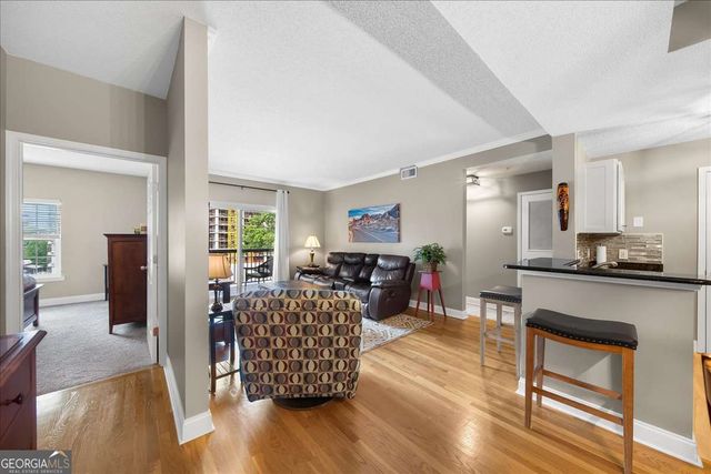 1074 Peachtree Walk NE B401, Atlanta, GA 30309