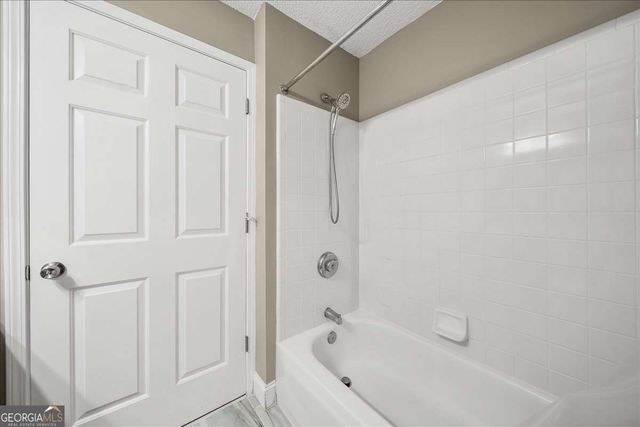 1074 Peachtree Walk NE B401, Atlanta, GA 30309