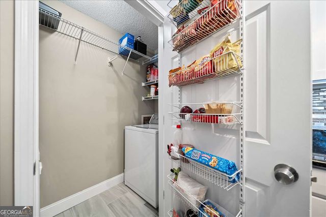 1074 Peachtree Walk NE B401, Atlanta, GA 30309