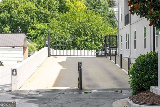 1074 Peachtree Walk NE B401, Atlanta, GA 30309