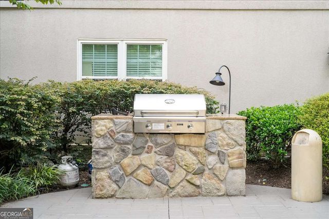 1074 Peachtree Walk NE B401, Atlanta, GA 30309