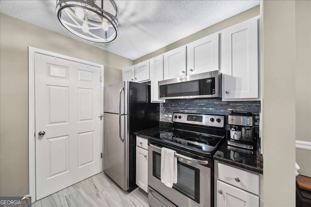 1074 Peachtree Walk NE B401, Atlanta, GA 30309