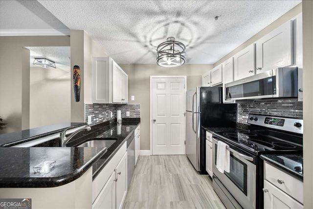 1074 Peachtree Walk NE B401, Atlanta, GA 30309