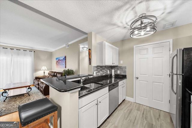 1074 Peachtree Walk NE B401, Atlanta, GA 30309