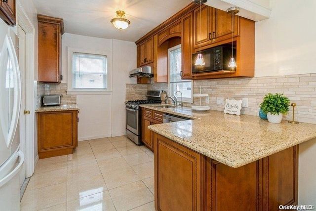 44 Jayson Avenue, Great Neck, NY 11021