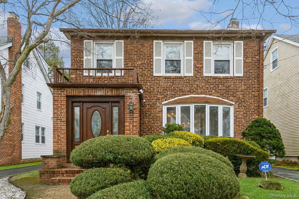 44 Jayson Avenue, Great Neck, NY 11021