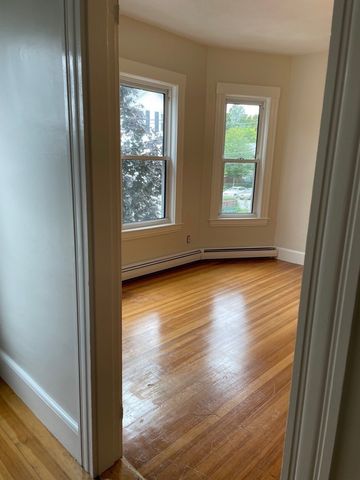 87 Pond St 2, Waltham, MA 02453