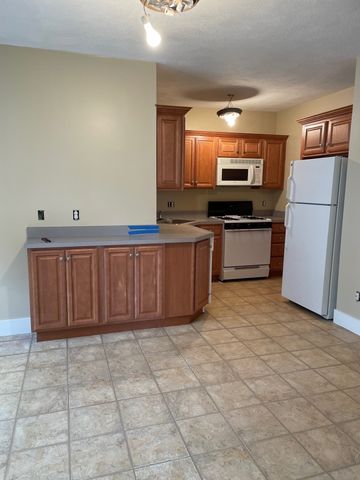 87 Pond St 2, Waltham, MA 02453