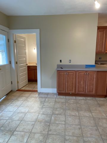 87 Pond St 2, Waltham, MA 02453