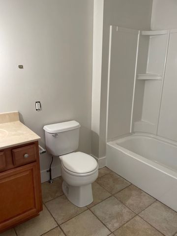 87 Pond St 2, Waltham, MA 02453