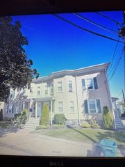 87 Pond St 2, Waltham, MA 02453