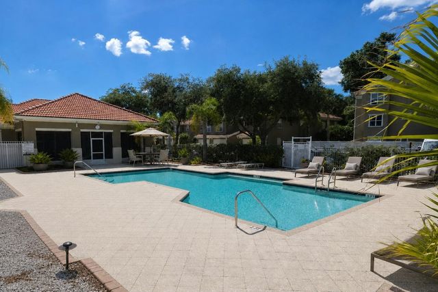 15215 AMBERLY DRIVE 907, Tampa, FL 33647
