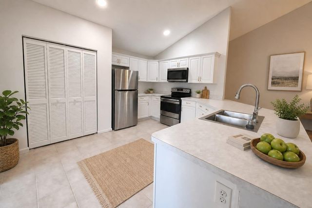 15215 AMBERLY DRIVE 907, Tampa, FL 33647