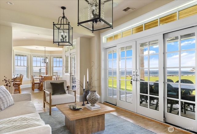 5848 Mutiny Bay Road, Freeland, WA 98249