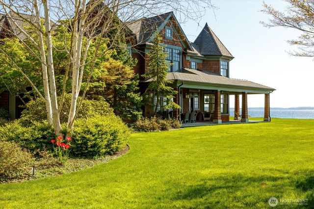 5848 Mutiny Bay Road, Freeland, WA 98249