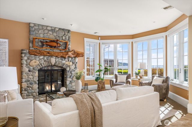 5848 Mutiny Bay Road, Freeland, WA 98249